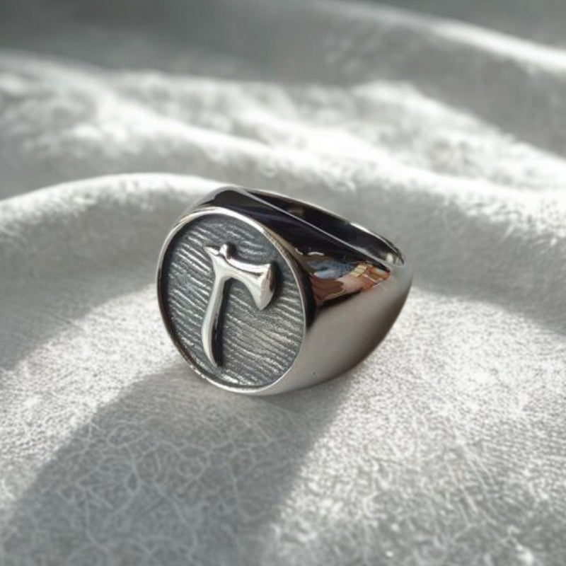 Axe-Signet Ring
