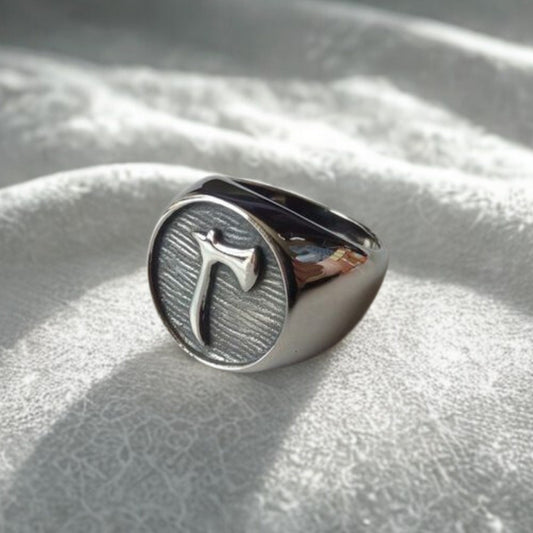 Axe-Signet Ring