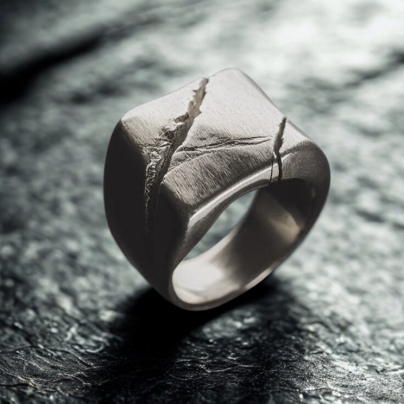 Cracked Pattern Ring