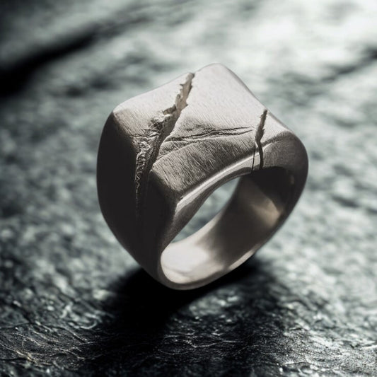 Cracked Pattern Ring